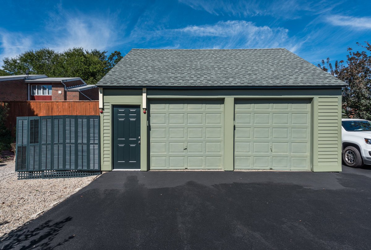 DanburyCTRE's tweet photo. Connecticut Real Estate Listings Come with professional photography, 3D Virtual Tours, 2D floor plans, &amp; Arial Pictures. When you want to stand out in the #DanburyCT market place Call Steve Schappert 203-994-3950
https://t.co/FCaH8CuYWm https://t.co/UsZQ7zREwJ
