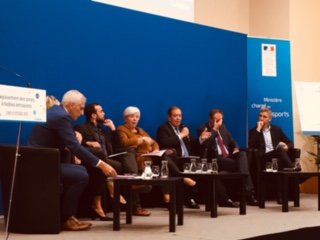 transportissimo's tweet photo. Déploiement des zones à faibles émissions, de nombreux élus de grandes villes et agglomérations en ce moment au ministère de la transition écologique. De nombreuses contraintes à venir mais une volonté de négociation. Les transporteurs ont une carte à jouer ... mais vite ! https://t.co/di50lsOlQ4
