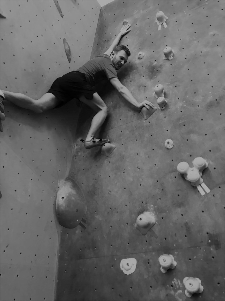 LeckoFR's tweet photo. Échanger entre Leckopains autour de la gestion des risques, c'est aussi l'occasion de mettre en application immédiatement @arkoseclimbing ! Merci @BerengerCH et @MichelEzran pour l'idée ! #leckoinside https://t.co/LA4EkbNgC4