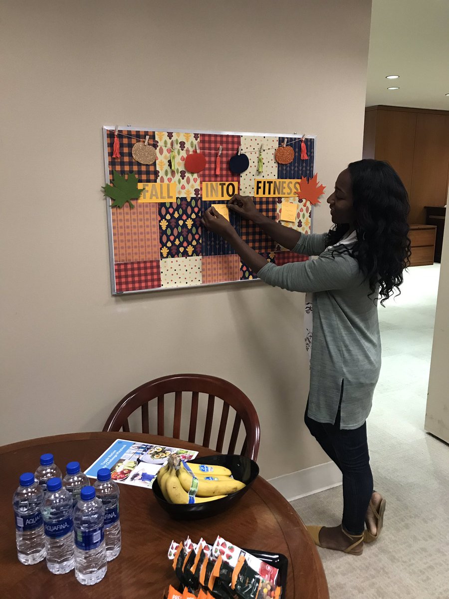 Sara_MarieZ's tweet photo. The Vault Crew is ready for the #TuggleNation #GetFitChallenge! Goals have been posted! 💪🏼 https://t.co/A4TCoUaIGh