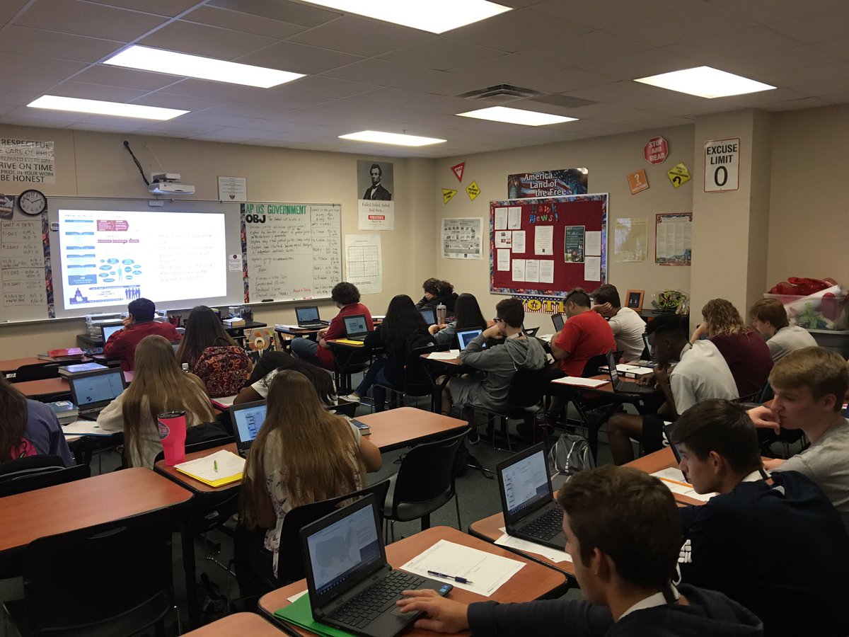 HolcombHawk's tweet photo. 5B #hawkgov using https://t.co/gDrGsvSPOz Lawcraft game to learn more about the legislative process and structure and function of @congressdotgov @JohnCornyn @tedcruz @RepRatcliffe @JebHensarling #heathlearns @tbradford98 @RosieGideon @mredman74 @DrewLancaster9 @CarmodyMs https://t.co/VZyZvDxxDF