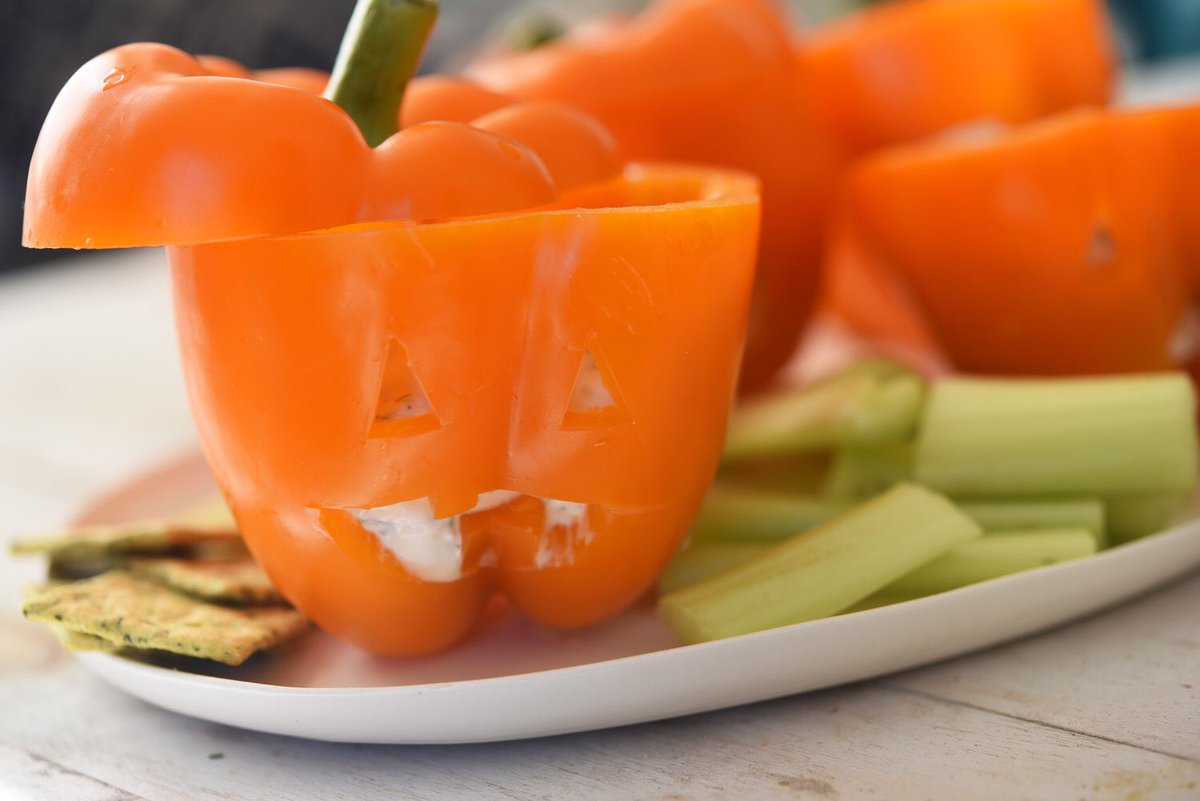 NikkiDinki's tweet photo. These Jack-O-Lantern #Peppers may make me SEEM super fancy, Pinterest-style. But theyโre so #simple to whip up for company! ๐ https://t.co/faoCzQ7yqt #meatontheside
#pumpkins #bellpeppers #jackolantern #dip #veggiedip #apps #appetizers #fallappetizers #simpleapps #oniondilldip https://t.co/ZQXT0avsIc