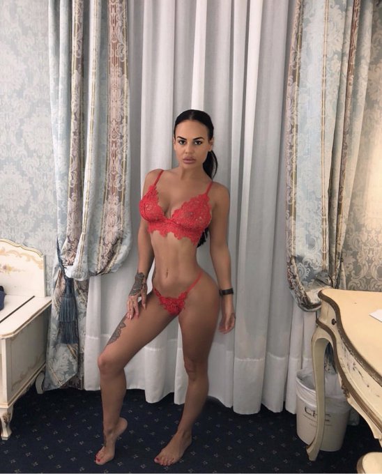 Chantelle Connelly’s pics and videos