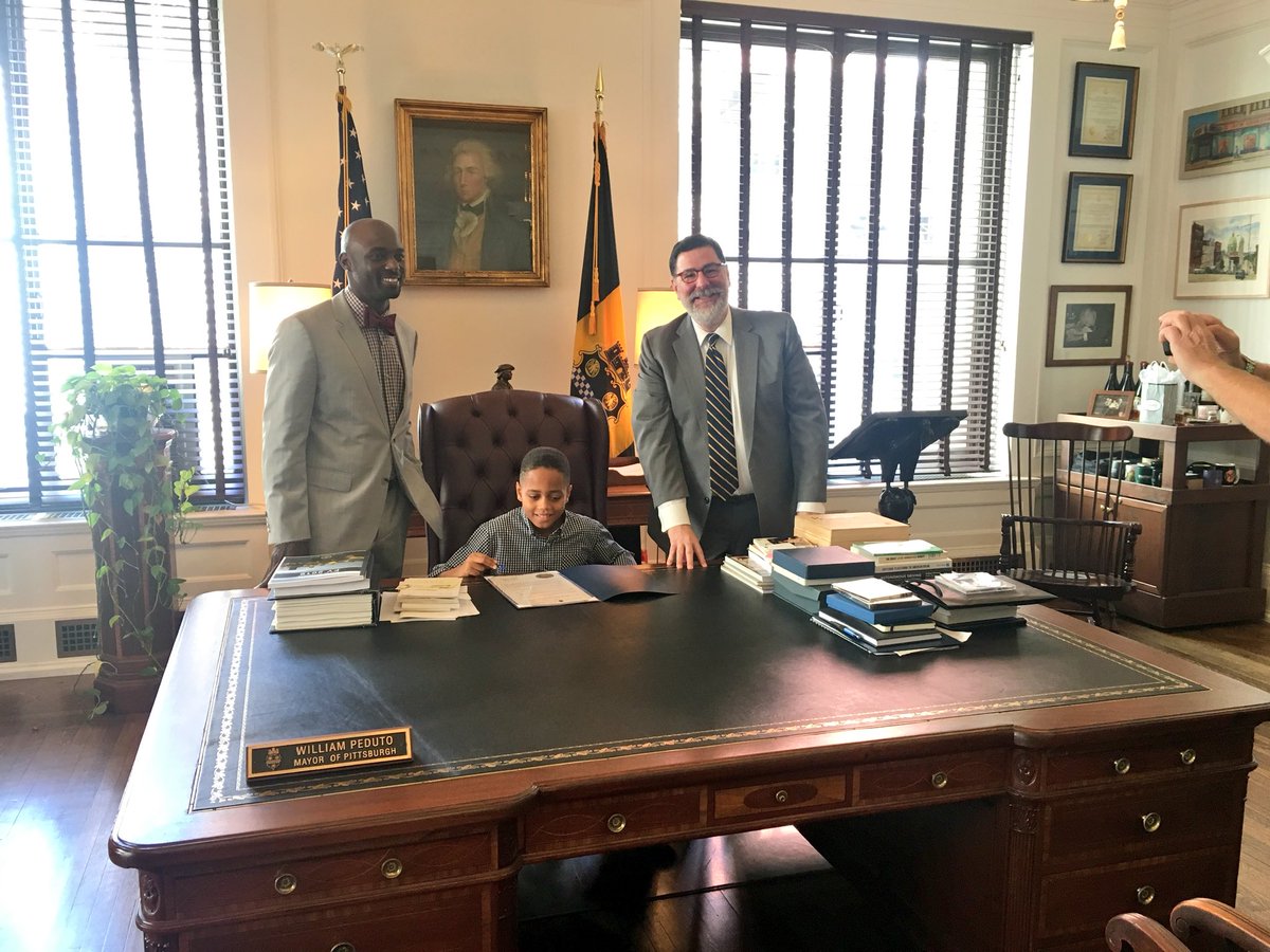 Office Of The Mayor On Twitter This Morning Mayor Billpeduto Welcomed Former Pittsburgh Steelers Wide Receiver Santonio Holmes Tonetime10 Back To Citypgh The Mayor Presented A Special Proclamation Tonight His Foundation Is