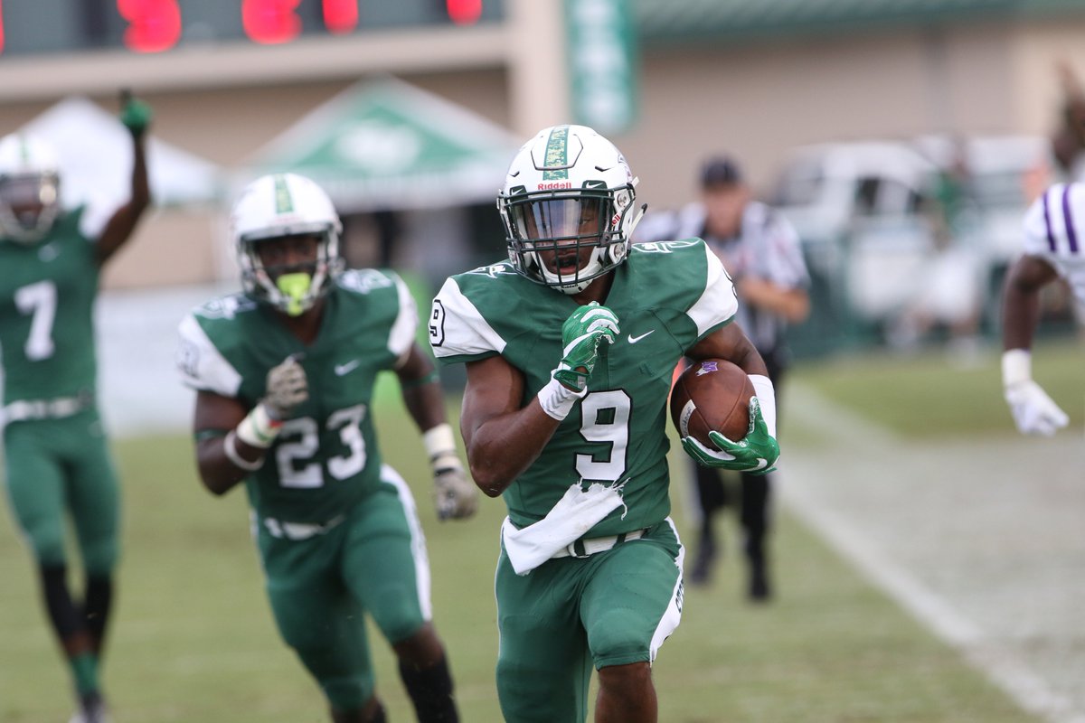StetsonHatters's tweet photo. RT if YOU want to win a $1,000 Stetson Scholarship. It's easy - download Hatter Rewards and check-in at Football for your chance to WIN! 🏈

Contest Details: https://t.co/dIBk2Mzi2t  
Hatter Rewards: https://t.co/qdj3wtRNCo https://t.co/5ksQTIWyhz