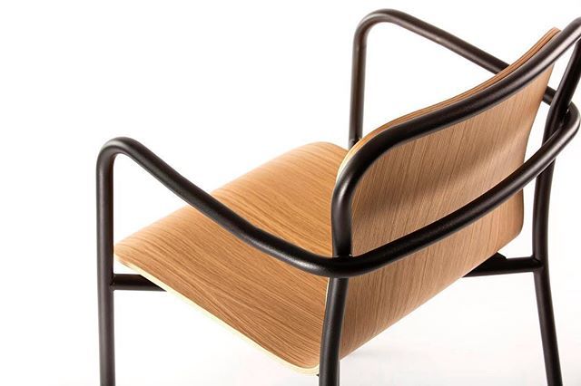 deadgoodltd's tweet photo. #Deadgood #HugChair
ββββββββββββββ
Aside from the beautiful Natural Lloyd Loom finish that weβve been highlighting over the last few posts, we can also produce our latest collection with an Oak Veneer. Textured matt black finish as standard.
βββββββββββββ¦ https://t.co/LwGvT3KgG5 https://t.co/IkVmgrwXa9