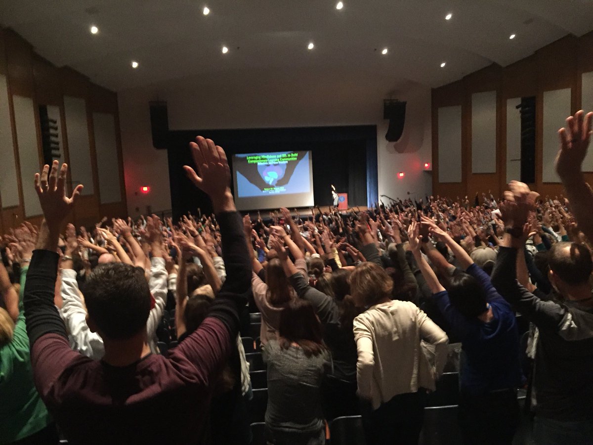 devanelista121's tweet photo. Practicing 7 movements of the spine #leboproud #bclc2018 #mindfullness https://t.co/TP1sQJ5Fzu