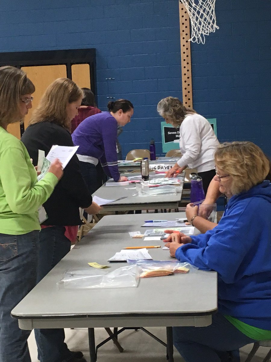 swplains's tweet photo. #PovertySimulation time for @USD475 this morning! #SheridanElementary #GrandviewElementary @swprscJen https://t.co/zV0ErEEKim