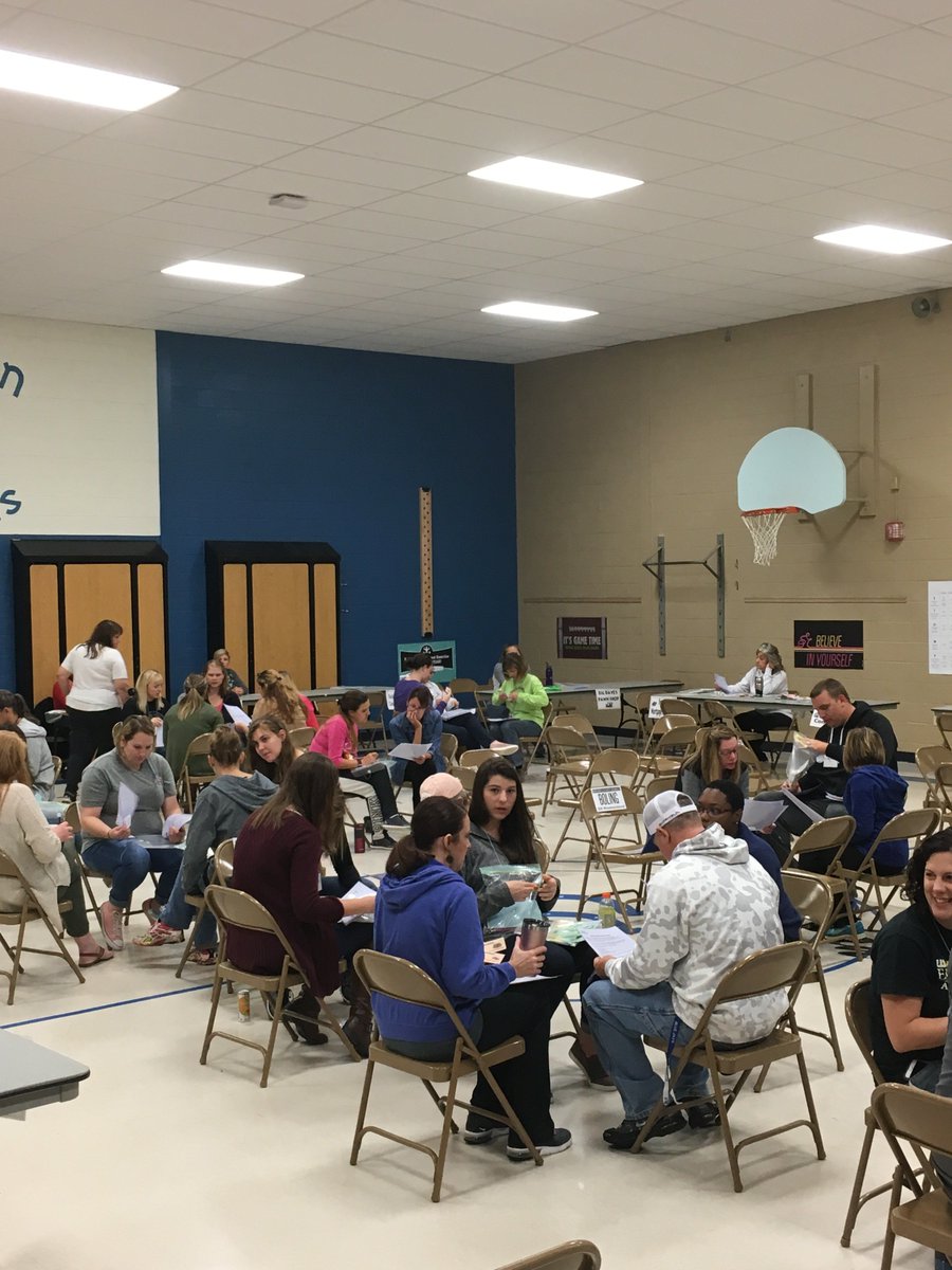 swplains's tweet photo. #PovertySimulation time for @USD475 this morning! #SheridanElementary #GrandviewElementary @swprscJen https://t.co/zV0ErEEKim