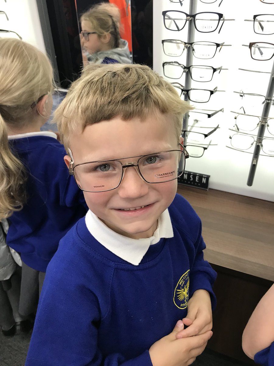 wclpsyear1's tweet photo. #roleplay #opticians #tryingonframes https://t.co/P8IlSjvnde