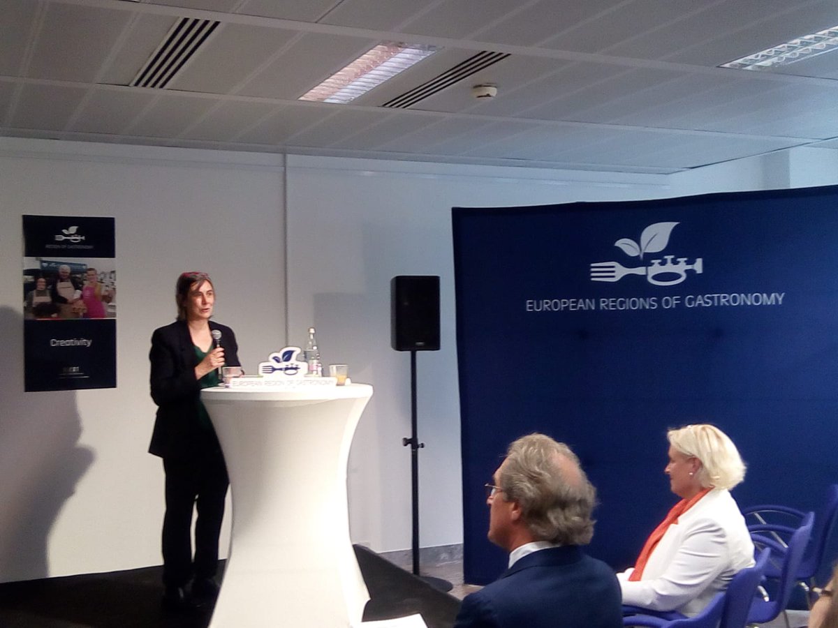 turismecat's tweet photo. Som una destinació de referència en #turismegastronòmic. Presentem a Brussel·les davant d’altres regions la nostra experiència durant l’any #CREG16 com a Regió Europea de la Gastronomia. https://t.co/DnLRk1FbiF