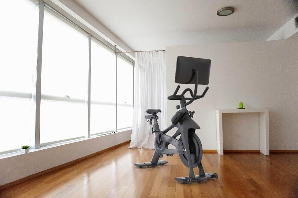 ForbesLife's tweet image. SoulCycle and Peloton designer @EricVillency has designed a revolutionary new fitness bike, now available for purchase. on.forbes.com/6018DNAXn  @VillencyDesign