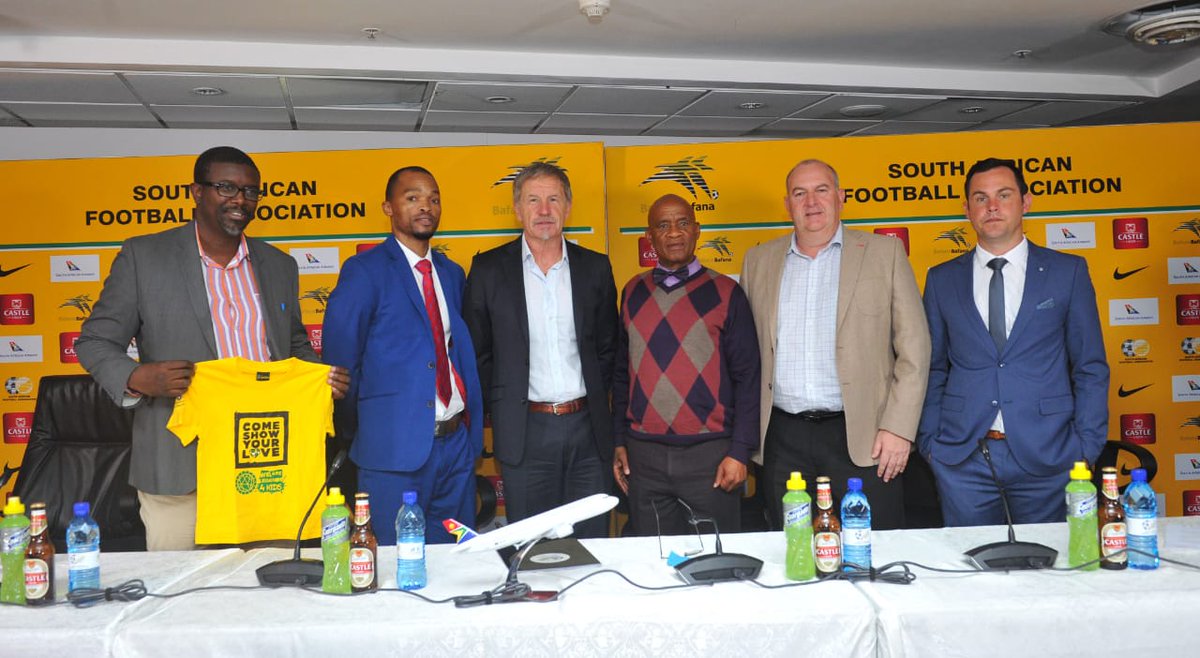 WeAreFootballZA's tweet image. .@SAFA_net Partners with @WeAreFootballZA. Legends get kids going with grassroots football. Register your little one NOW for the 13 October 2018 activation: bit.ly/2zYrr6v #Legends4kids