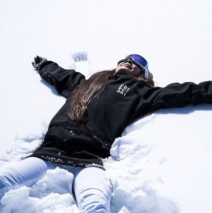 What I wouldn't give to be lying in a big pile of snow right now. Counting down the days til the mountains open.... 
.
.
.
📸: @friskiwear