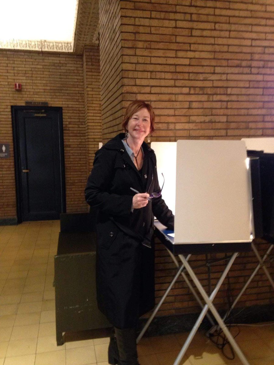 JackieforIowa's tweet photo. Early voting has started! Voting is our privilege and our greatest power as citizens. Make sure you use it! #EveryVoteCounts #Vote #SmithForSenate https://t.co/Q0dIC97afZ