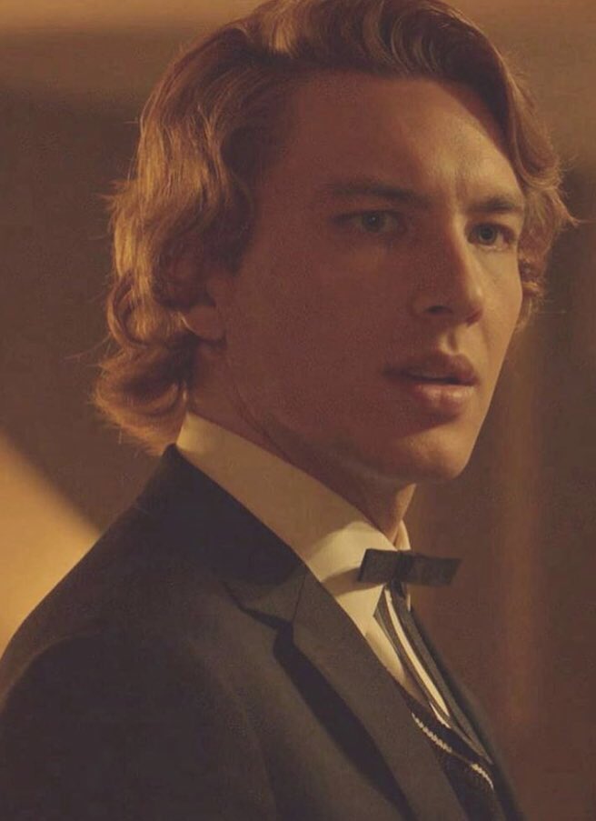ahsnews_feed's tweet photo. Choose your fighter...#AHSAPOCALYPSE⁠ ⁠ https://t.co/NRiiAcOLS6