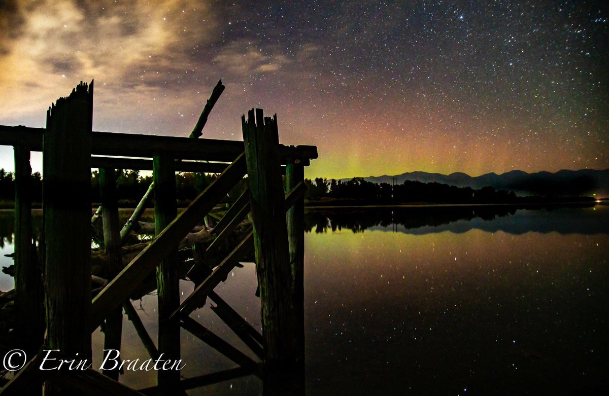 DancingAspens's tweet photo. A little showing of the #aurora in the #Flathead. 
#Montanamoment 
@NWSMissoula @KPAuroraAlert @Aurora_Alerts @TweetAurora @Visit_Kalispell @DistinctlyMT https://t.co/XKl2DBySCU