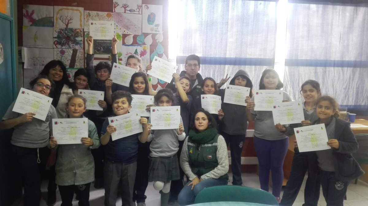 En la escuela Montedónico #Valparaíso y Colegio Entre Valle #Villaalemana se dan por finalizado los talleres medioambientales con un certificado para cada alumno y un pequeño presente por parte de #FORESTÍN. #cuidemoslanaturaleza #elbosqueesvida #prevenirestareadetodo