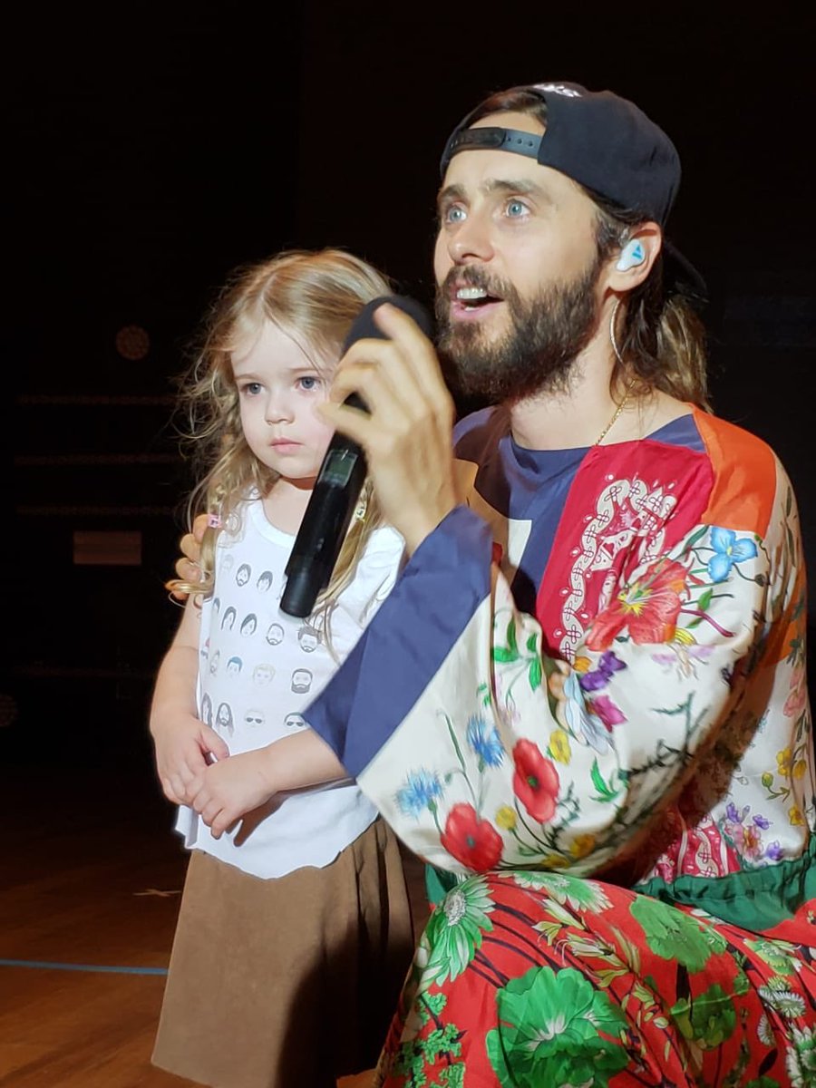 EchelonBrazil's tweet photo. Momento fofura em Curitiba! 😍😍😍

Créditos ao dono.
.
.
.
.
.
.
#MArsincuritiba #MarsinBrazil #MonolithTour #JaredLeto #ThirtySecondsToMars #ShannonLeto https://t.co/4cRXBeXOvd