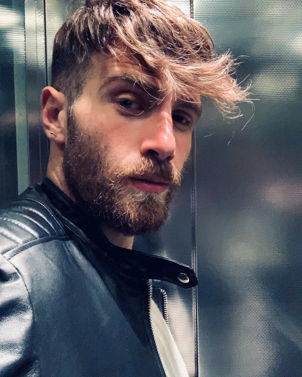 LorenzoLicitra's tweet photo. Vi aspetto tutti al cinema giovedì con #Smallfootit 🍿
Thanks so much @liujo for the outfit 😎♥️ https://t.co/M0SBjrga37