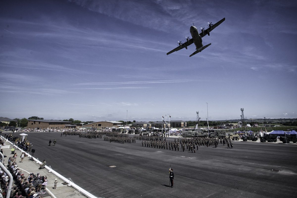 Official_REME's tweet photo. Today's our 76th anniversary since the formation of REME - it doesn't seem long ago that we had an amazing #REME75, hosting thousands of members of the REME family at MOD Lyneham - in the scorching heat!! #ArteEtMarte #REME76 #HappyBirthday #REME https://t.co/TBWrhrDQAw
