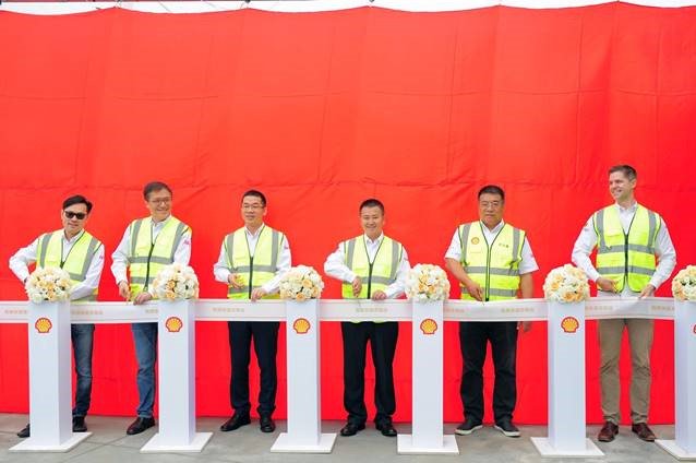 Istvan_Kapitany's tweet image. So good to see #ShellRecharge in use at our Shell Stations in China!  #makethefuture