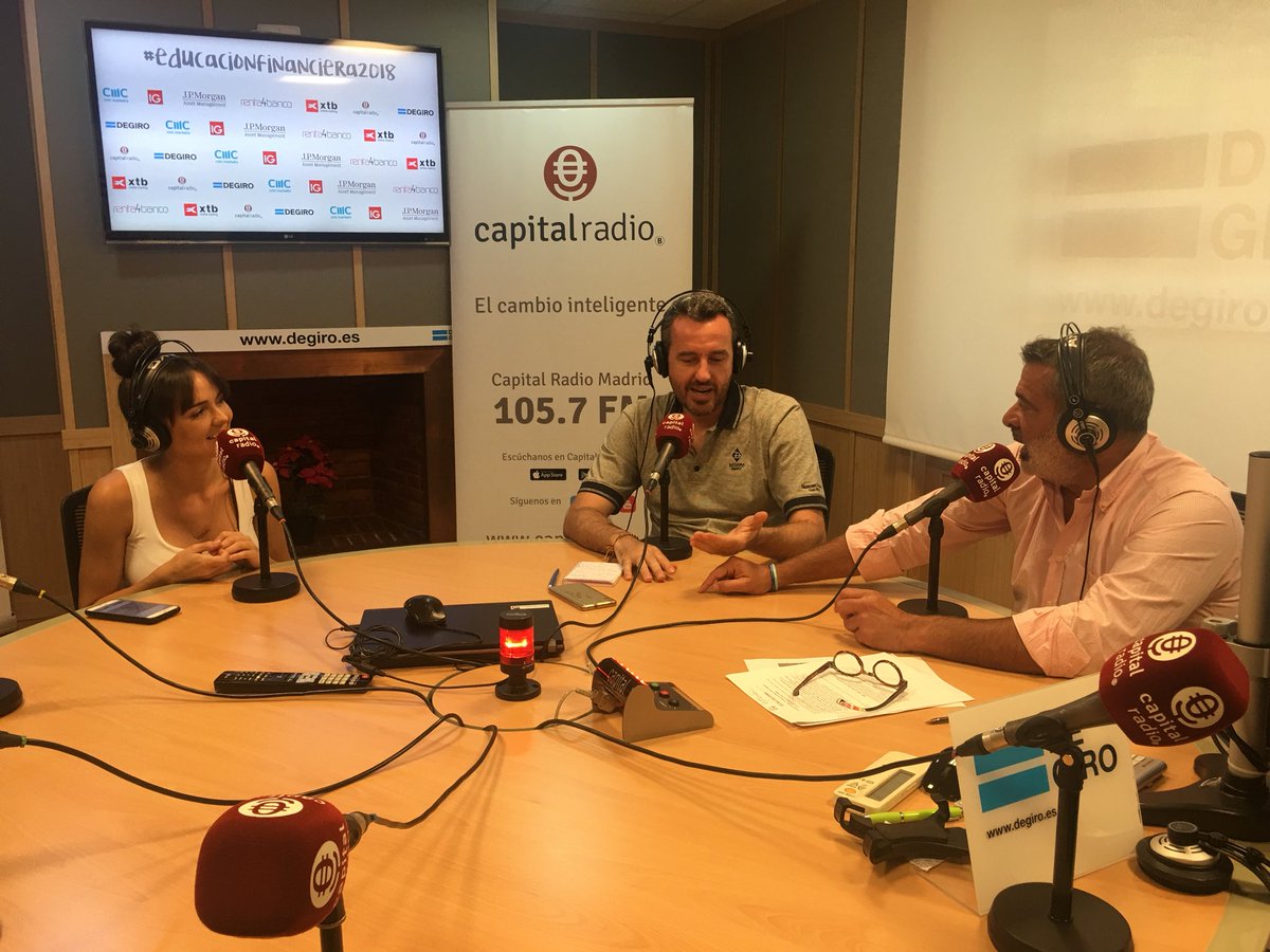 Descubriendo una nueva voz espectacular <a href="/Elena__Salguero/">ELENA SALGUERO</a> de la mano de @epde <a href="/SonyMusicSpain/">Sony Music Spain</a> <a href="/yosoycomunica/">Yo soy comunicación</a> muy muy bueno !!!! En directo!!! <a href="/iribarrencarlo/">Carlos Iribarren</a> y <a href="/RobertoAlcaraz0/">Roberto Alcaraz</a> sienten el flechazo en <a href="/CAPITALRADIOB/">CAPITAL RADIO</a>