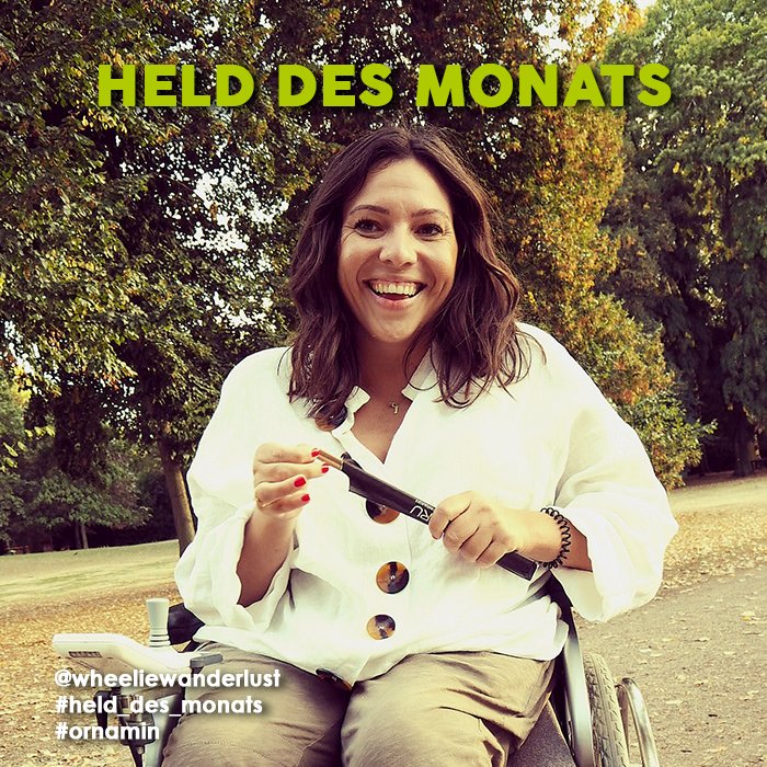 #Held_des_Monats
Kim sitzt im Rollstuhl, aber das hält sie nicht davon ab, mit ihrem Rollstuhl Lutzi die Welt zu erkunden.  Das Interview mit Kim könnt ihr nachlesen
ornamin.com/magazin/kim-vo…