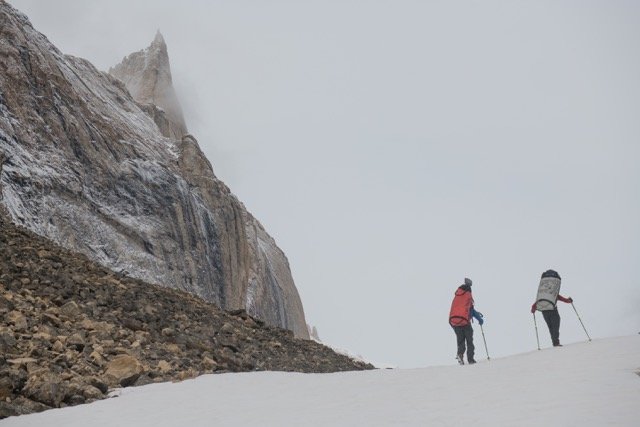 GORETEXeu's tweet photo. #ExpeditionUpdate: Stefan Glowacz set out on an expedition to Greenland by "fair means". Difficult weather conditions and low temperatures made their plans of crossing the inland ice shelf even more challenging and made a first ascent on Greenland's rock faces impossible. https://t.co/6QyhdHhNJC