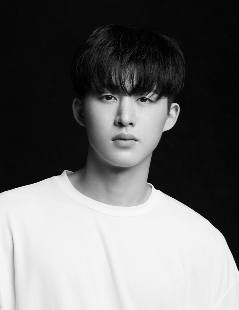ichokokon_'s tweet photo. “PRODUCER OF THE YEAR”
“COMPOSER OF THE YEAR”
“LYRICIST OF THE YEAR”

Goes to........👇🏻@ikon_shxxbi 
#iKONGoodbyeRoad @YG_iKONIC https://t.co/QnPEJz15fY