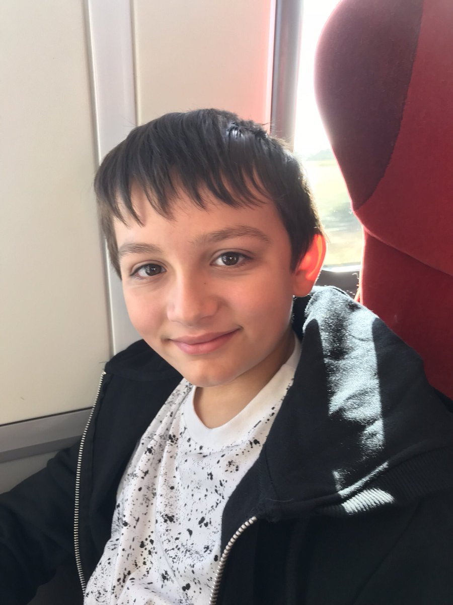 SHAZZY12's tweet photo. Joe on the train going to London for his audition 😀 #pdmanagement https://t.co/aeQB0NZX0x
