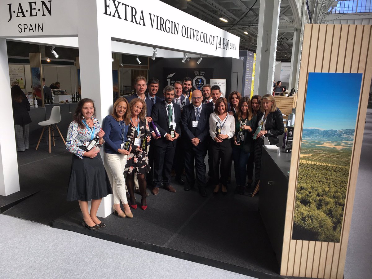 El #AOVE de Jaén se lanza a la conquista del mercado británico con su presencia en The Restaurant Show. <a href="/manuelfdezjaen/">manuel fernandez palomino</a> encabeza delegación de 12 marcas que toman parte en feria que también incluye conferencias y demostraciones culinarias basadas en AOVE dipujaen.es/_area-de-actua…