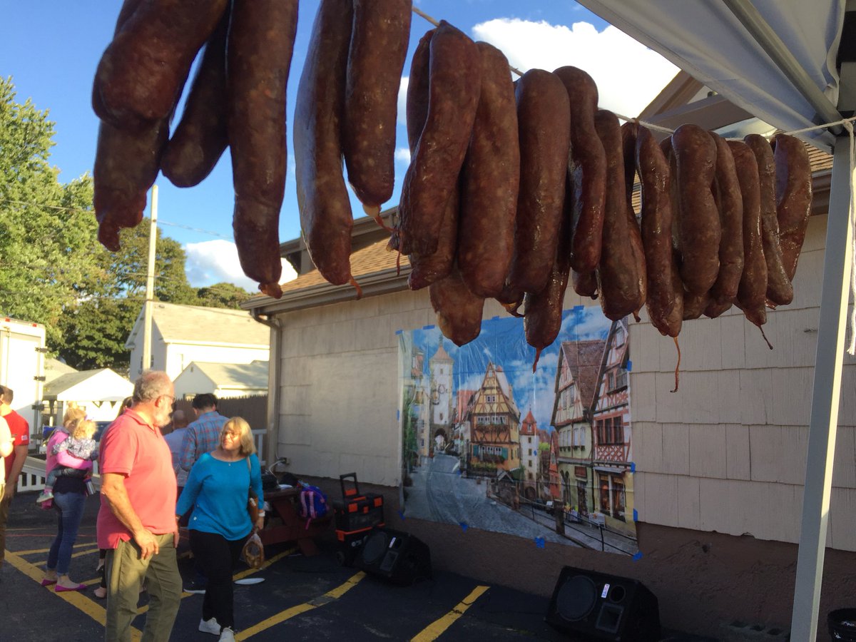 ParmenterScott's tweet image. Oktoberfest in Pawtucket @gacsri. Enjoying @WeihenstephanUS and great food and Gemütlichkeit