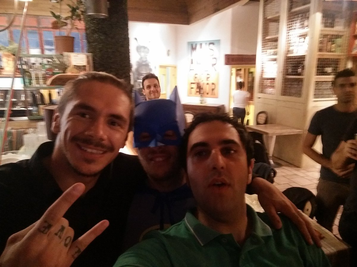 wizard986's tweet photo. So hard to meet @Reddingpower and Batman in the same place...😁 https://t.co/lSIAOeBBDJ