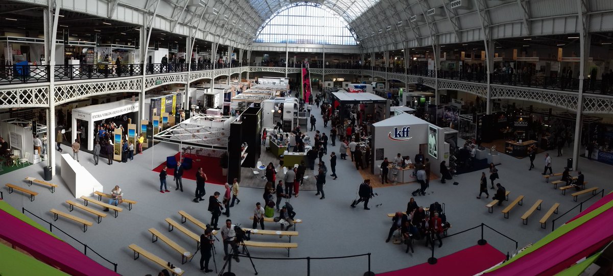 jaenturismo's tweet photo. Los #Aceites de Oliva #VirgenExtra #AOVEs #EVOOs de #Jaén en "The Restaurant Show #London2018" #TRS2018 @RestaurantShow. 12 marcas de la provincia de Jaén traen al #ReinoUnido en representación de los #sabores de nuestra tierra. @CamaraLinares @camarascomercio @dipujaen https://t.co/7OiZmST6lI