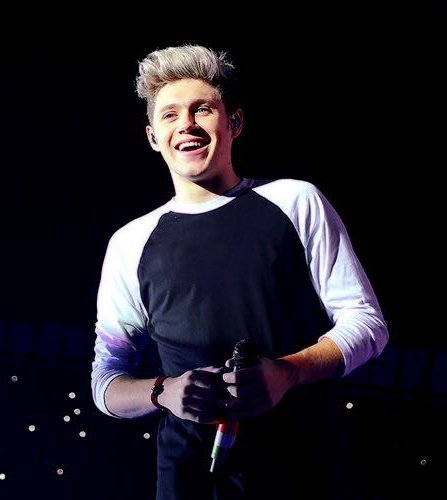 RT for BRUNETTE NIALL
LIKE for BLONDE NIALL