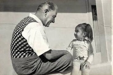 Atlaskulup's tweet photo. "Çocuklar, geleceğimizin güvencesi, yaşama sevincimizdir." 
 Gazi Mustafa Kemal ATATÜRK
1 Ekim #DünyaÇocukGünü kutlu olsun. https://t.co/d5jHYCS91z