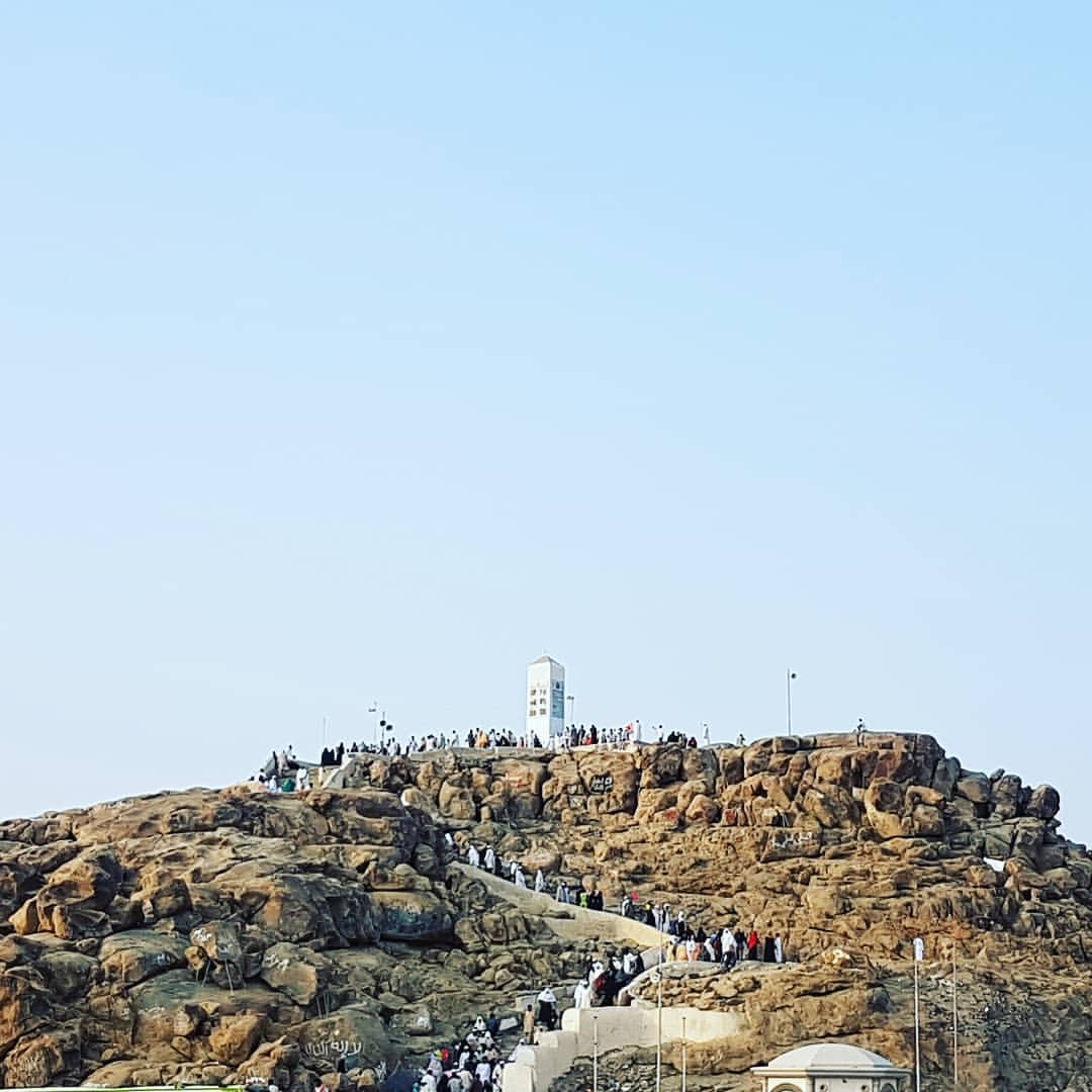 ZaitoonTravel's tweet photo. #JabaleRehmat (the Mount of Mercy) is a Place where the first Prophet Adam (A.S) and his wife Hawa (A.S) first met one another after being placed on Earth by Allah Almighty.
#Ummah #Religion #AdamEve #MondayMotivation #Arafat #Mountofmercy #Adamhawa #Umrah2018 @ZaitoonTravel https://t.co/t156SlJF8z