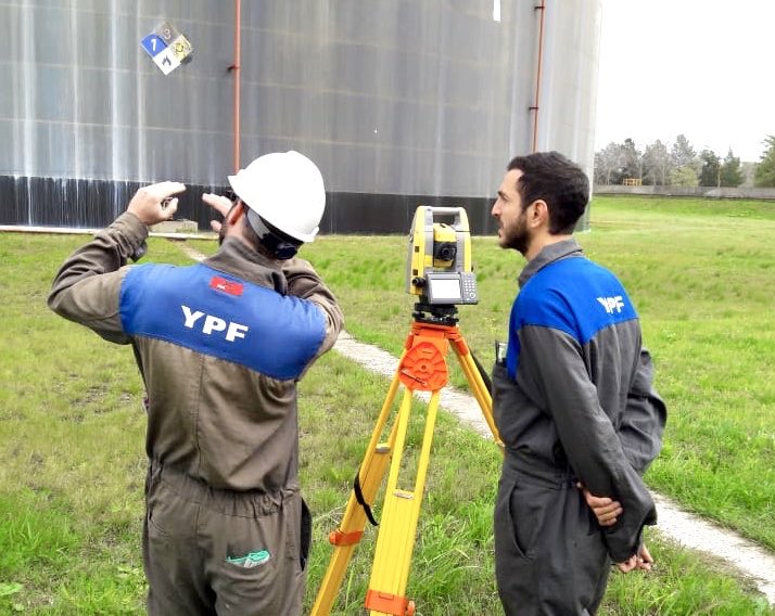 geosistemassrl's tweet photo. En #YPF con las nuevas #estacionestotales #topcon 
#topografia #surveying #agrimensura #agrimensor #geosistemas @topcon_today https://t.co/Fs9Mz9IOcZ