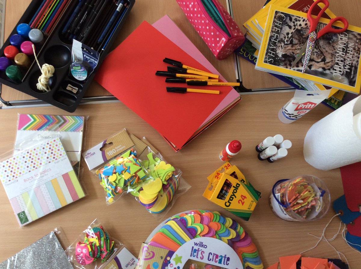 HouseWellspring's tweet photo. Mark making with mindfulness, friendly conversation and coffee - that’s what the #ArtandMinds Wellbeing Group is about. Come along to Wellspring House, 25 Radcliffe New Road on Wednesday mornings. Arrive from 9.45 AM for a 10.00 AM start - cost £3 materials provided.  #Wellbeing https://t.co/hJoeXjvPgw