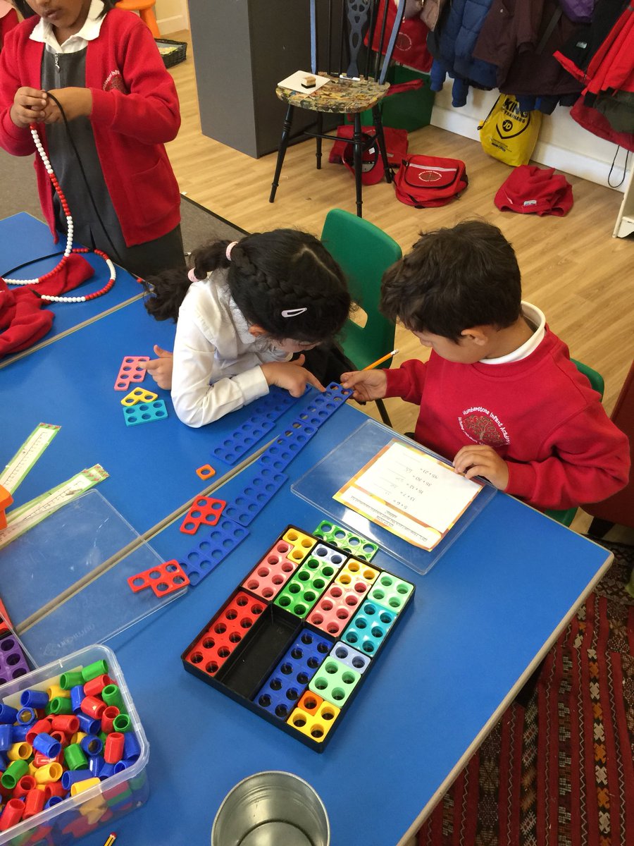 HJAMrHughes's tweet photo. Today we looked at which equipment is better to add one digit numbers and 2 digit numbers. #Adding #Year2Maths #exploring #numberbeads #Numicon #Dienes https://t.co/nNJwWG1uxe