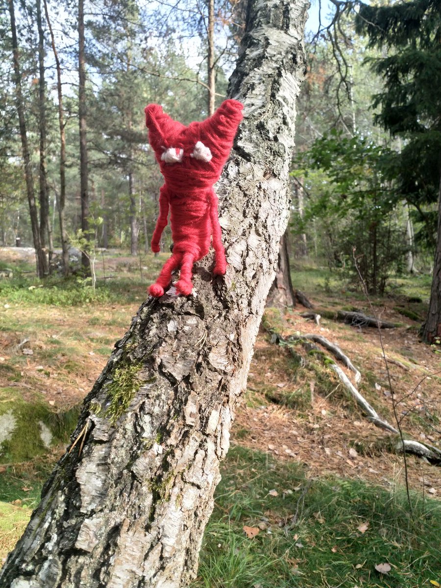 statistenmedi's tweet photo. Det är aldrig för sent att hitta nya spel. Tack @unravel_game för ett fantastiskt spel. Vill dock ha fysisk utgåva än digital. Men här är min fysiska Yarny! 😜 https://t.co/CUeHKAP7CO