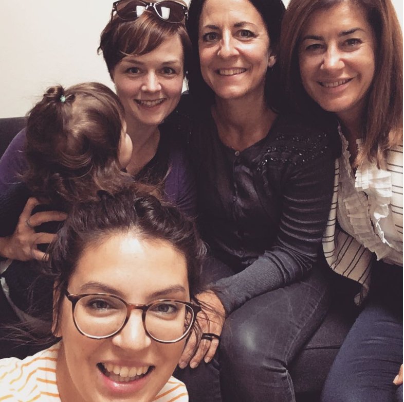KinderKarriere's tweet photo. „Mama sein und Karriere machen“ - darüber sprechen unsere #workingmoms Astrid und Begonia mit den Gründerinnen von @dreijahrewach Julia und Eveline in der nächsten Folge am 20.10. auf @radio_feierwerk! Unbedingt reinhören 
https://t.co/QSynnkFiIg https://t.co/Xonkm7D5oH