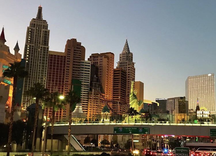 newsyCaitlin's tweet photo. 1 year ago today 58 beautiful lives were lost at what should have been one of the most fun days of their lives ๐ #neverforget #prayforLasVegas #KSLTV https://t.co/KZ5sBrBIom
