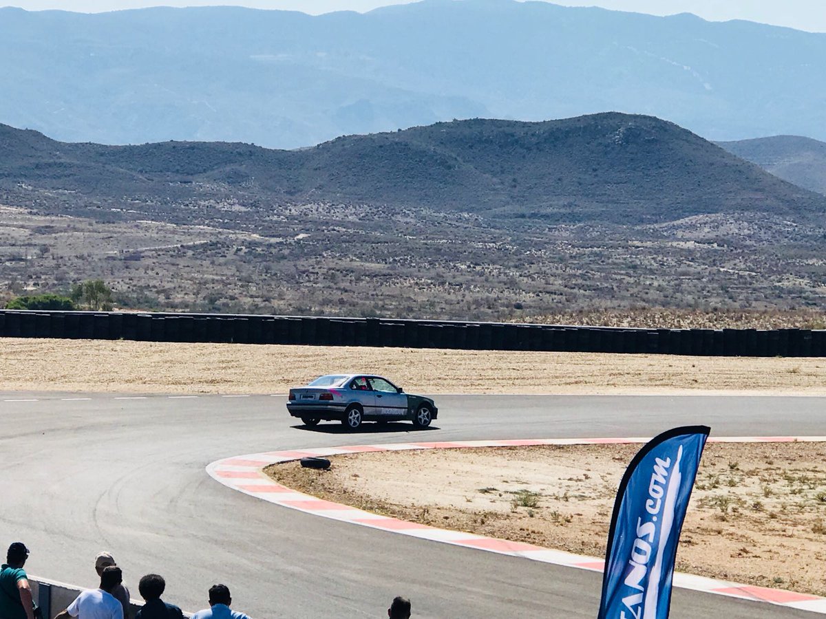 Alejandriyo0's tweet photo. Mi pasión, primera entrada en circuito genial!!! Poco a poco se irá preparando el e36 y seguiremos entrando a circuito y a disfrutar de lo que me gusta!! https://t.co/yzTQVw3lNn