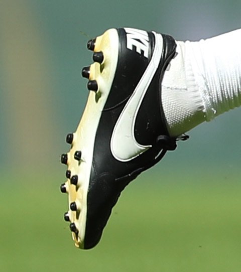 サッカースパイク Kohei Sblog Auf Twitter チェルシー Dfダビド ルイス 着用スパイクは ナイキ プレミア2 Fg T Co Q6wzsuuxk6