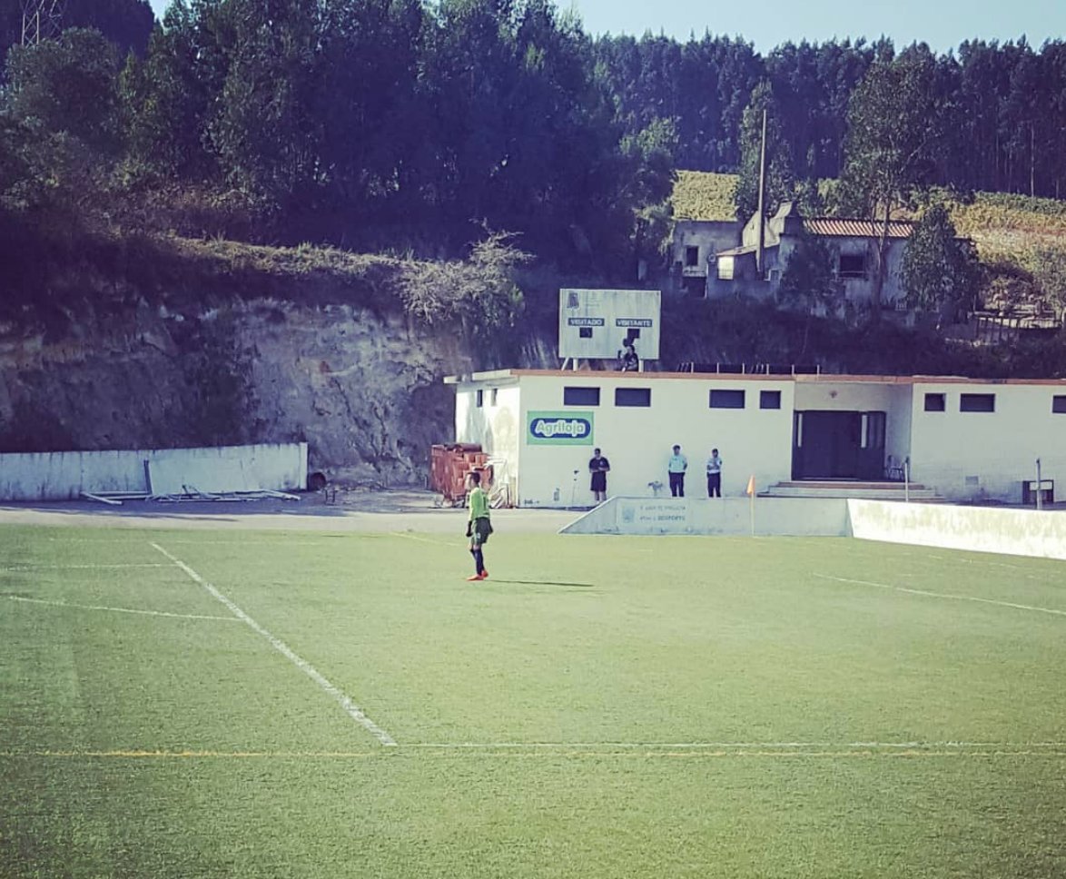 luis_cristovao's tweet photo. Onde está o Wally, @TiagoEstv? #futebolformação #futebol #LinhaLateral @scutorreense #agriloja https://t.co/Du7tGa036R