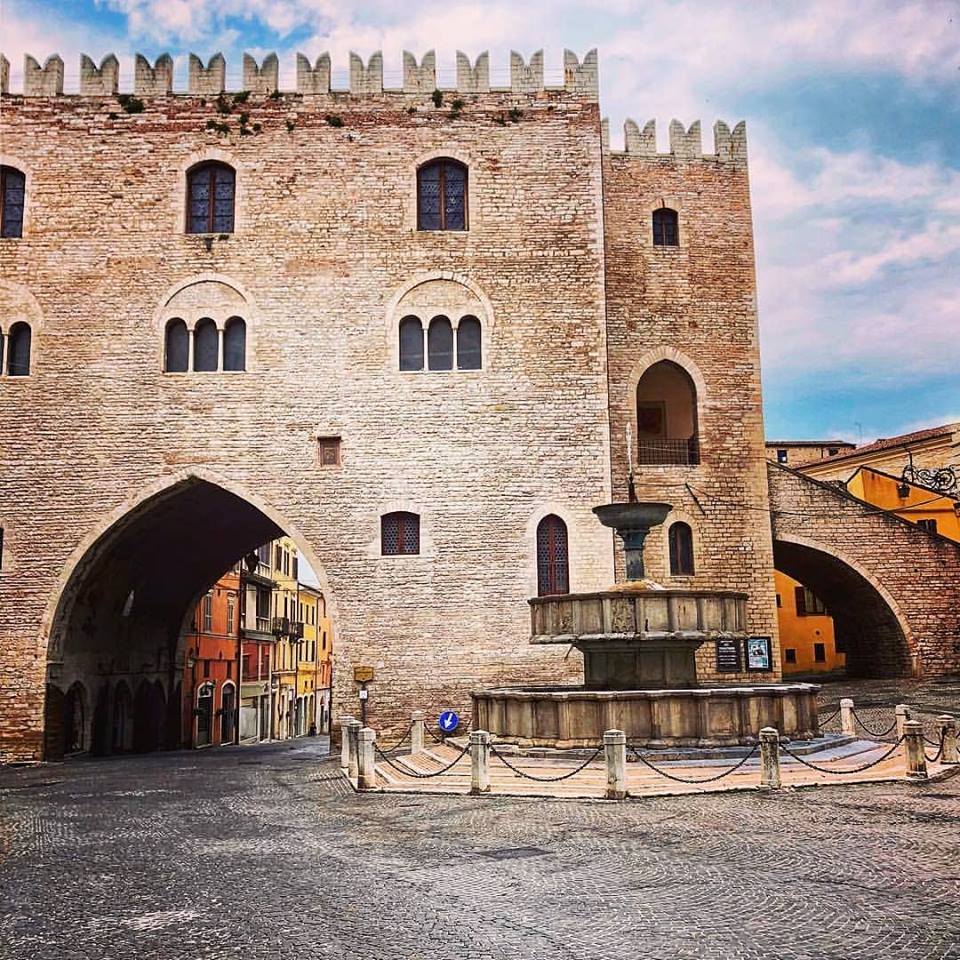 Facciamo una visita a #Fabriano? #destinazionemarche
Info <a href="/FabrianoTurismo/">Fabriano Turismo</a>: fabrianoturismo.it

 Photo IG di @rita2910
•••
Fabriano, Piazza del Comune