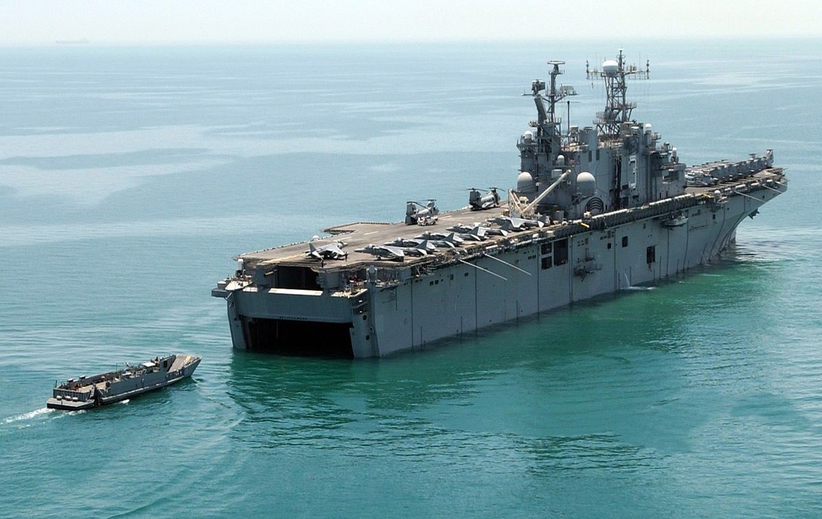 MilitaryMaps_En's tweet photo. #Китай • Закрыл порт #Гонконг’а для военных #США из-за санкций: власти не разрешили десантному кораблю США «Уосп» зайти в порт. Судно планировало прибыть в октябре. https://t.co/RKlBPjGCnu https://t.co/PUTpBcxwXY