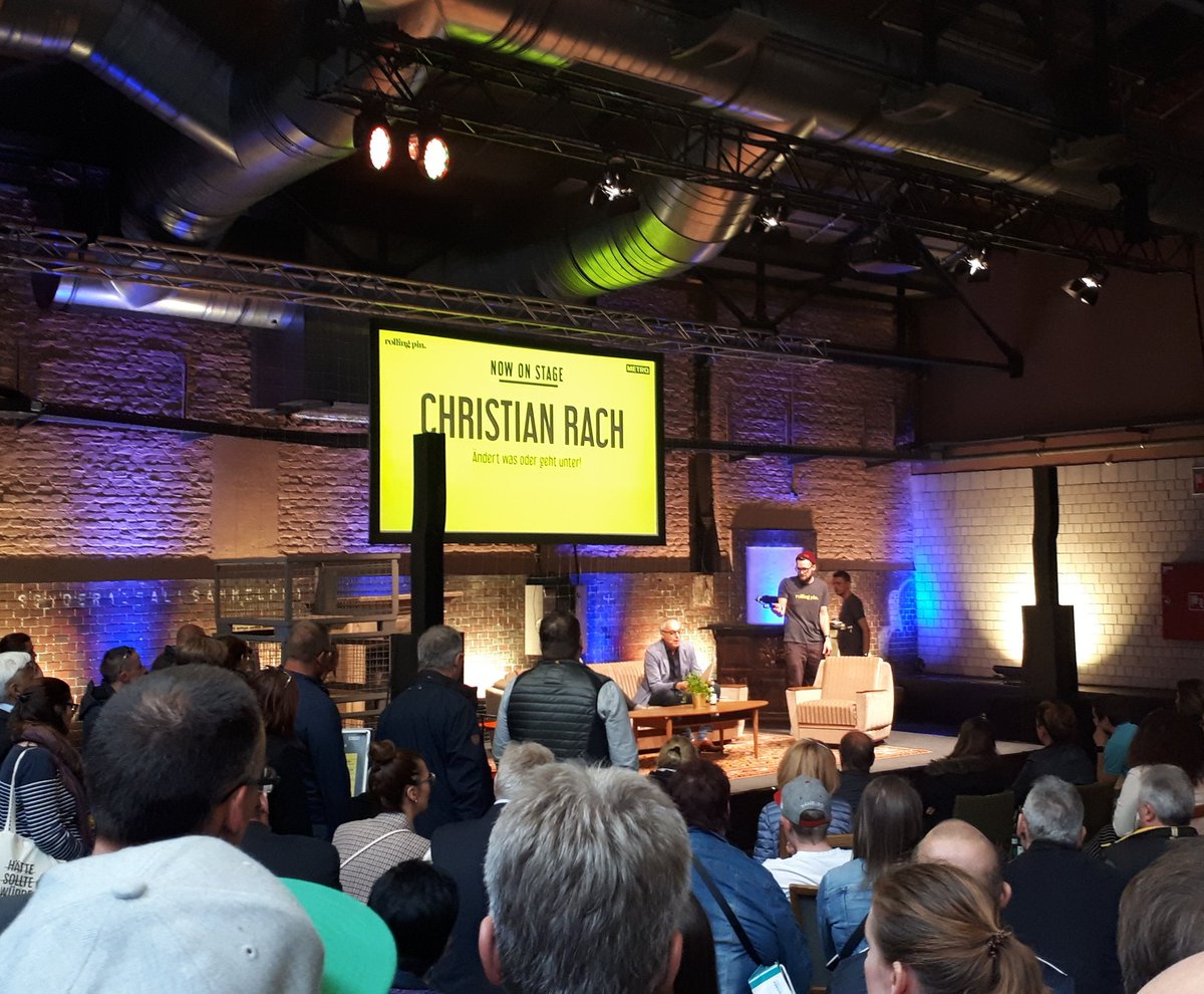 METRO_DE's tweet photo. Schlag auf schlag: Zuerst #JuliaKomp, parallel #ChristianRach und gleich legen #AnthonySarpong und @NiklasEkstedt los. #Chefdays eben! /kw https://t.co/HjY6PN7tNp